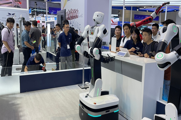 工信部部長李樂成：2025年中國人形機器人發布超300款，占全球過半