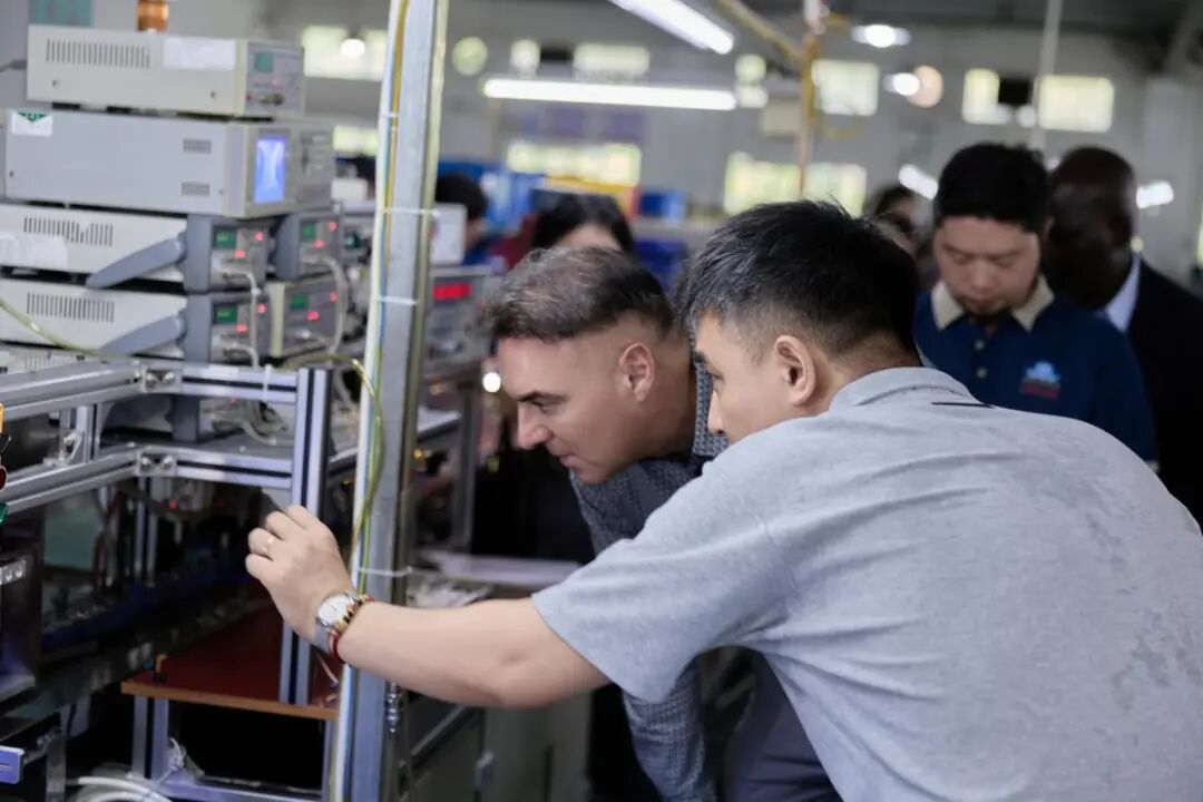 多国驻华使节走进创四方福建生产基地 共探合作发展新机遇