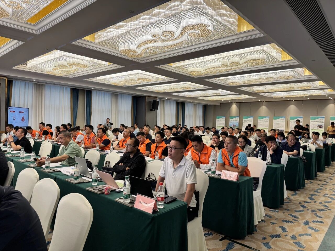 載譽而歸！凱斯紐荷蘭2025農(nóng)業(yè)機械年度盛典斬獲多項殊榮
